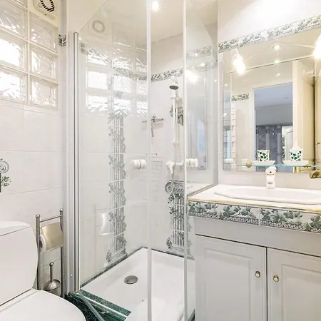 Edouard Vii - Beautiful 1bdr - 100m Away *